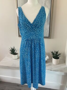 ****CHAPS**** Cute Blue Polka Dot V-Neck Sleeveless Dress